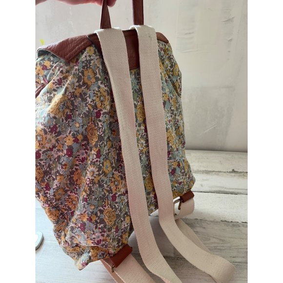 Bueno tan and floral cloth and faux leather trim adjustable backpack - Picture 5 of 11